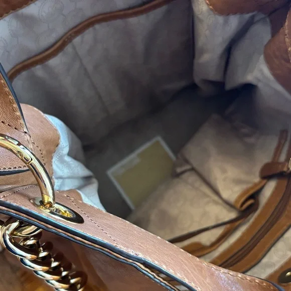 Michael Kors Uptown Astor Large Shoulder Tote - Picture 6 of 9